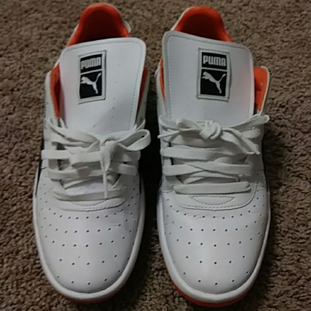 Men's PUMA sneakers